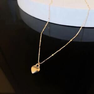Gold Tone Heart Shape Chain Pendant‎ Necklace Dainty Elegant Boho Artsy Classic